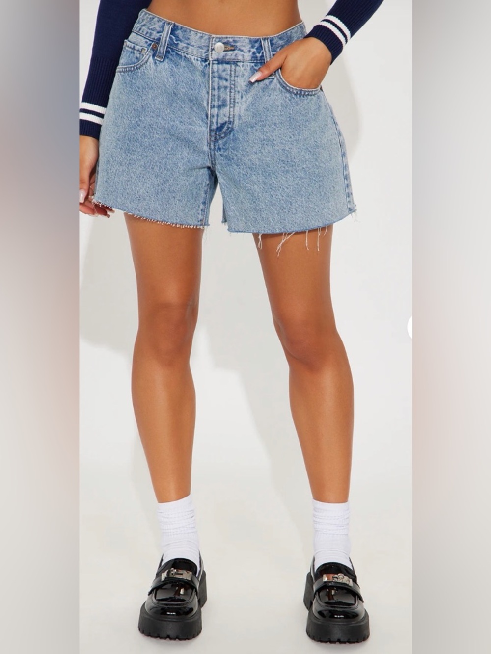 Women’s Fashion Nova Medium Wash Denim Shorts Size 7